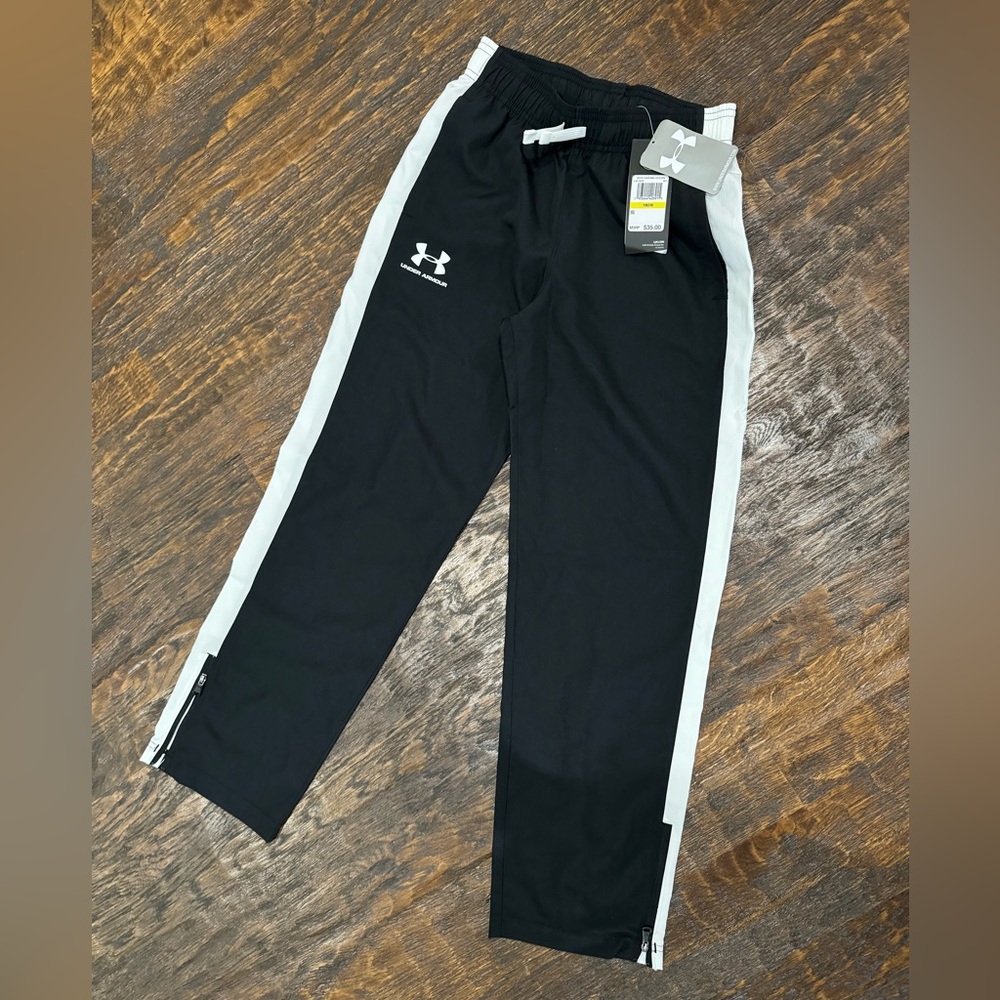 NWT Under Armor warm up pants size medium black with white stripe zip up vent